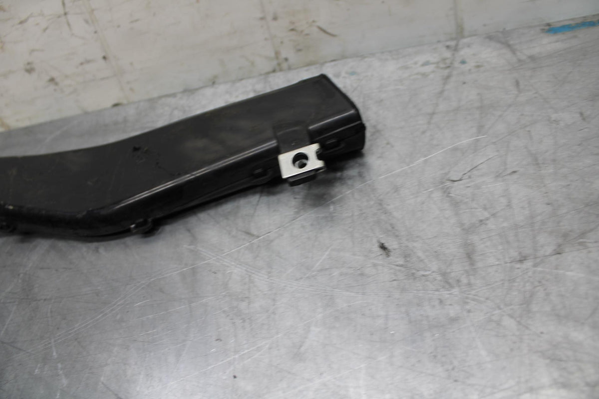 21 HUSQVARNA VITPILEN 401 RAM AIR INTAKE TUBE DUCT BB467
