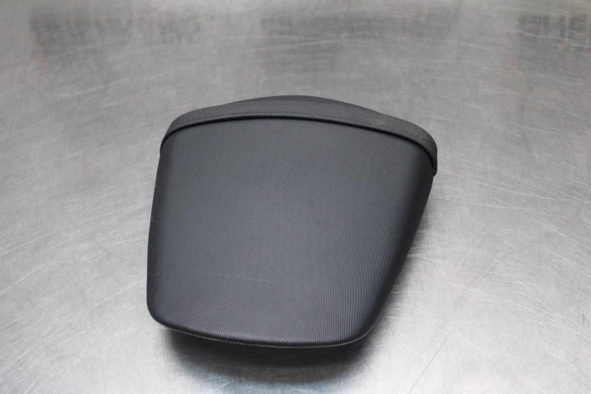 11-23 SUZUKI GSXR 600 REAR BACK PASSENGER TANDEM SEAT PAD SADDLE PILLION BB418