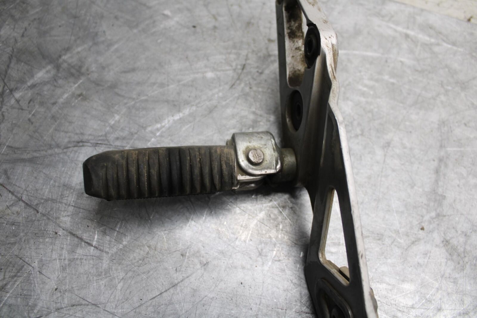 1993 Suzuki GSXR1100W LEFT REARSET REAR SET DRIVER FOOT PEG REST STOP BB46