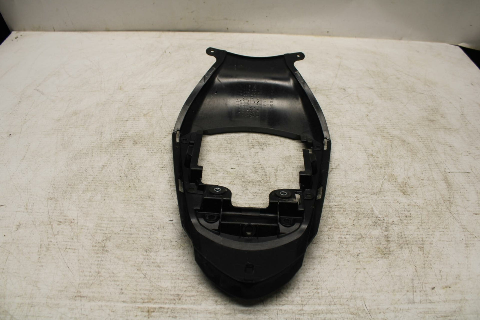 11-19 SUZUKI GSXR600 CENTER REAR BACK TAIL FAIRING COWL BB371