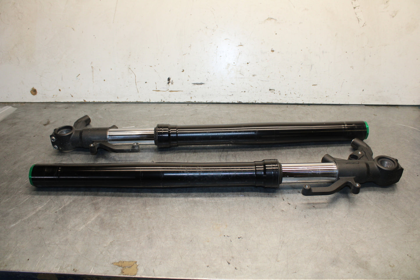 13-18 KAWASAKI NINJA ZX6R FRONT FORKS SET PAIR 44071-0834-56K BB666