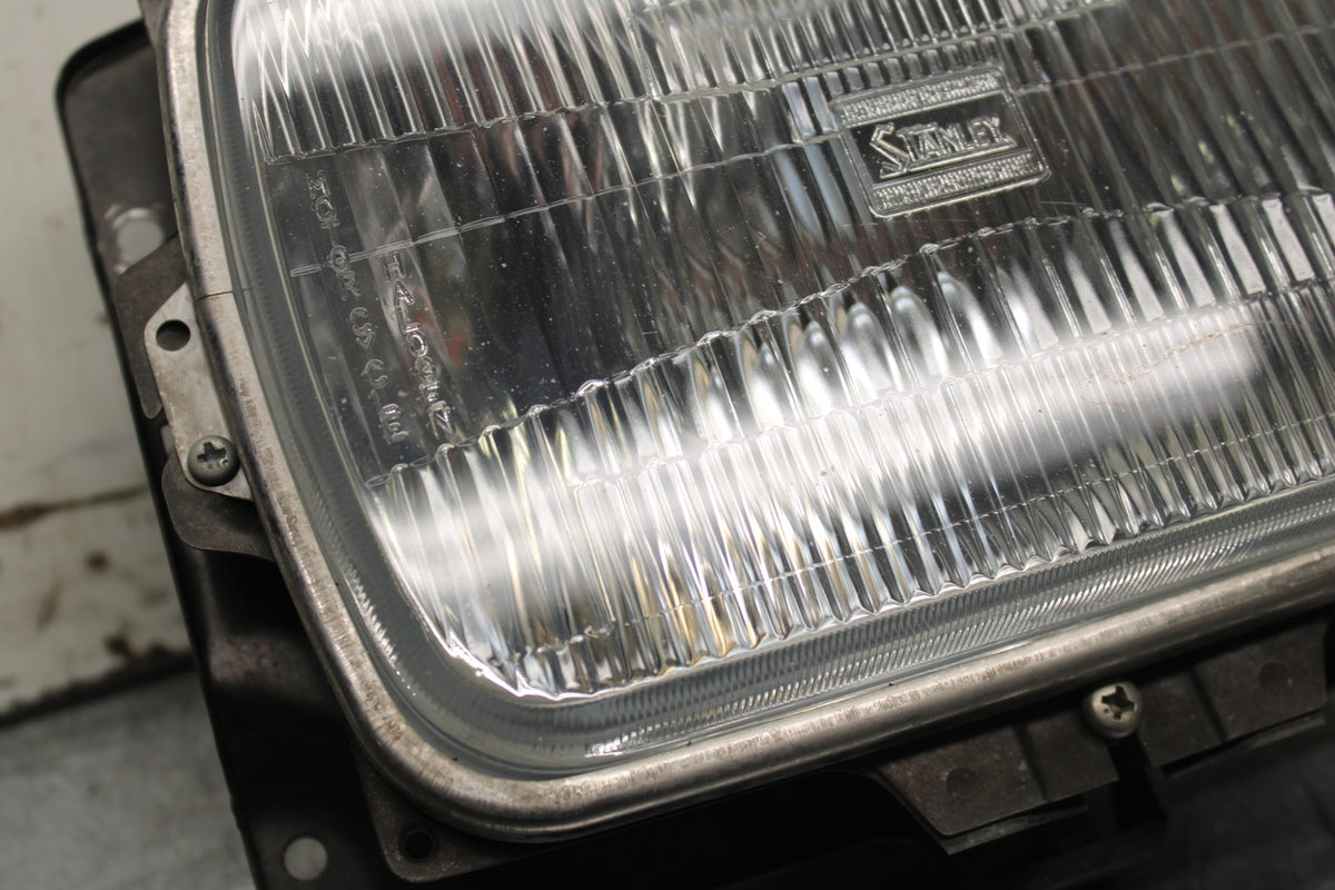 84 HONDA INTERCEPTOR 750 VF750F FRONT HEADLIGHT HEAD LIGHT LAMP BB108