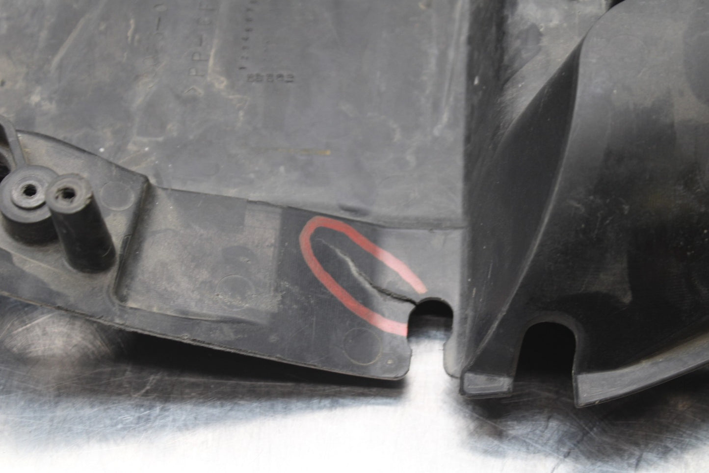 07-08 KAWASAKI NINJA ZX6R REAR BACK TAIL UNDERTAIL BATTERY TRAY PLASTIC BB203