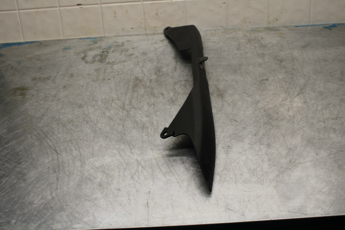 19-20 KAWASAKI NINJA ZX6R REAR BACK DRIVE CHAIN GUARD COVER SHIELD BB419