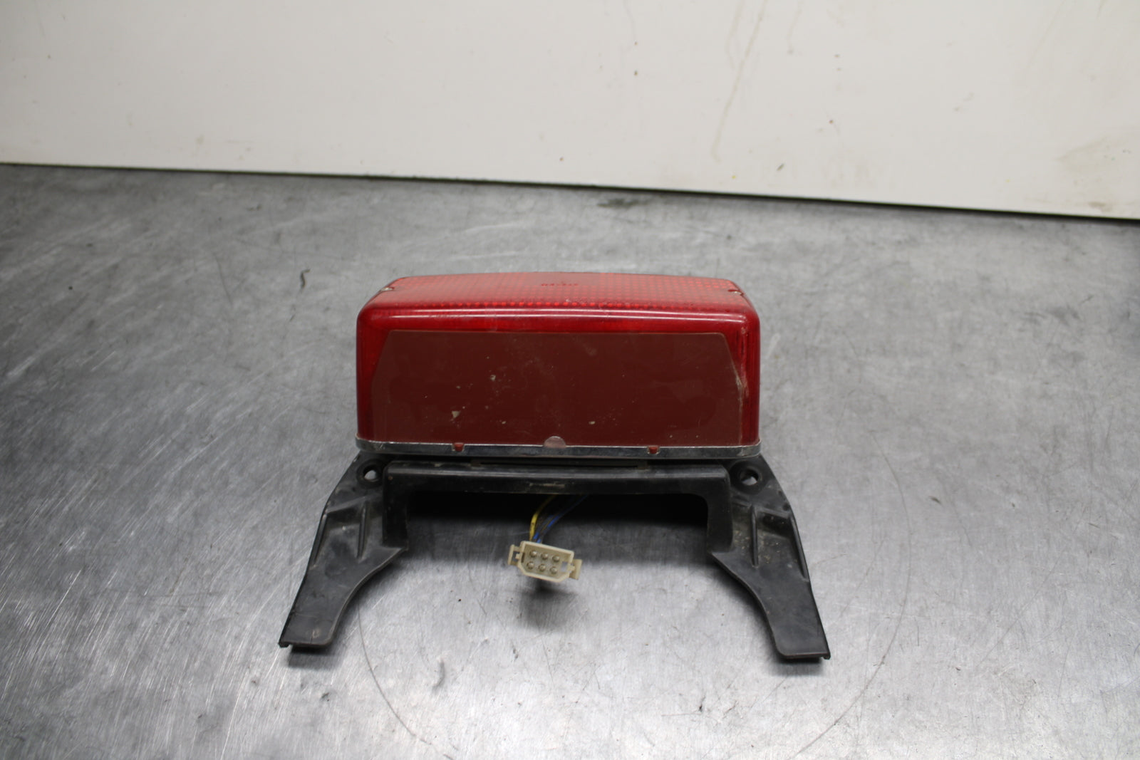 80-81 YAMAHA XS1100 SPECIAL TAILLIGHT REAR TAIL BRAKE LIGHT BB123