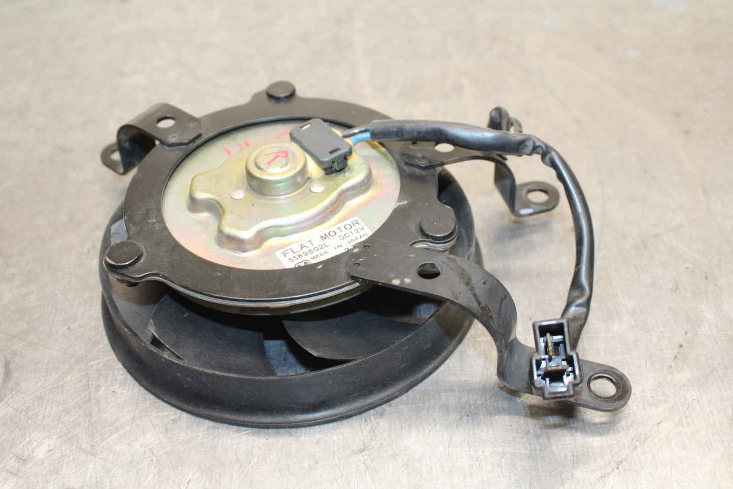04-05 YAMAHA YZF R1 RIGHT ENGINE RADIATOR COOLING FAN MOTOR BB131