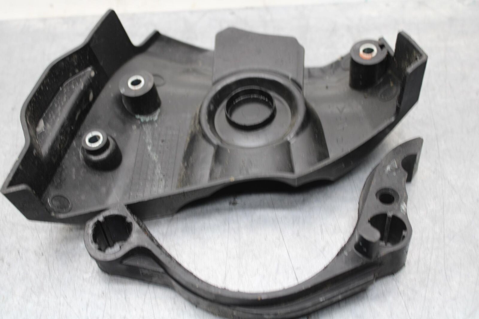22-23 YAMAHA YZF R7 ENGINE SPROCKET COVER BB583