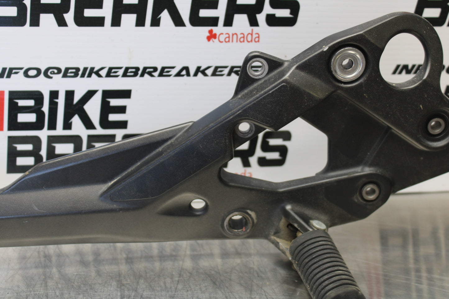 09-15 YAMAHA FZ6R RIGHT REARSET REAR SET DRIVER FOOT PEG REST STOP BB161