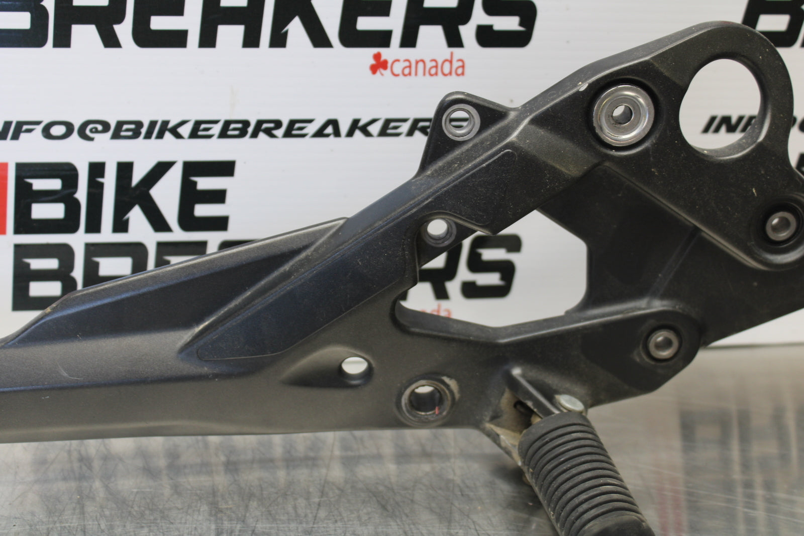 09-15 YAMAHA FZ6R RIGHT REARSET REAR SET DRIVER FOOT PEG REST STOP BB161