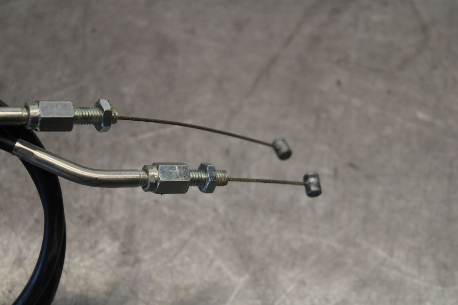 11-24 SUZUKI GSXR750 THROTTLE CABLES LINES BB687