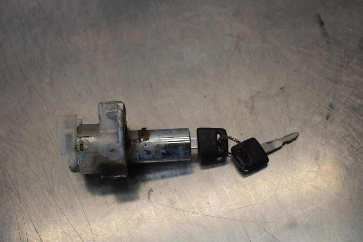 76-77 HONDA GOLDWING 1000 IGNITION LOCK W KEYS BB171