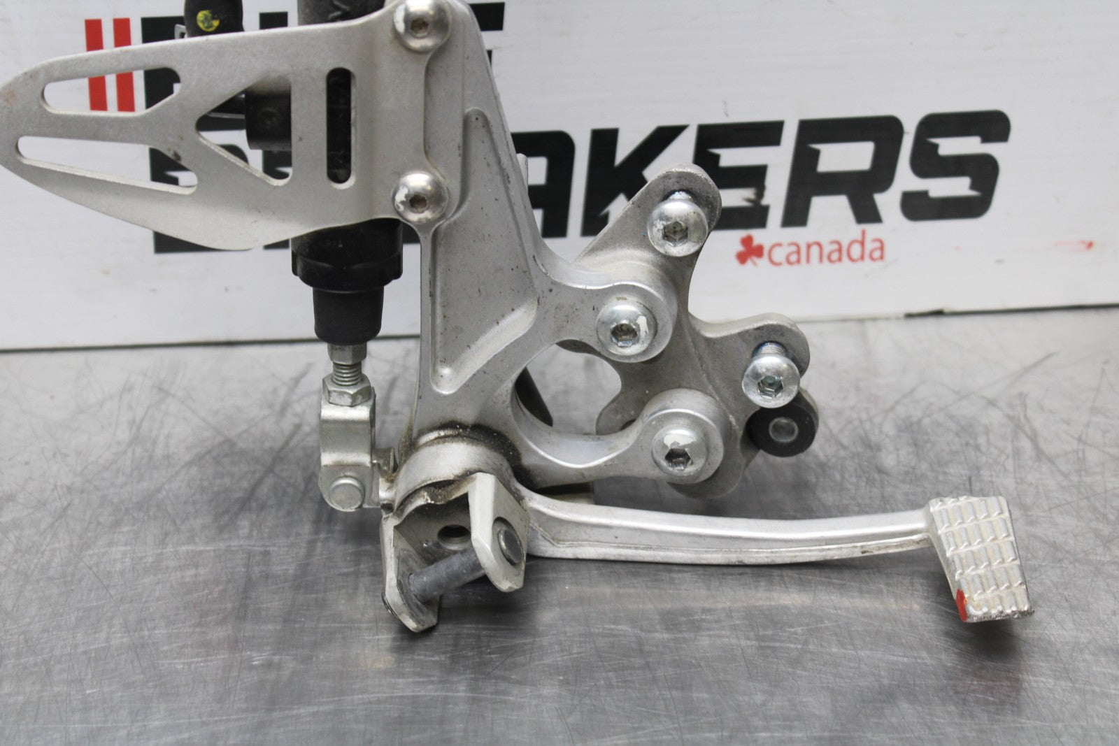 07 SUZUKI GSXR1000 RIGHT REARSET REAR SET DRIVER FOOT PEG REST STOP BB770