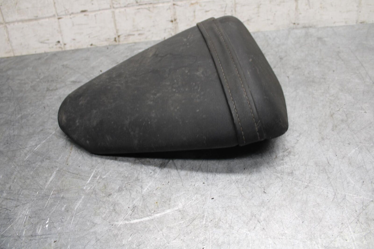 2009 Kawasaki Ninja ZX6R ZX600R REAR BACK PASSENGER TANDEM SEAT PAD SADDLE BB538