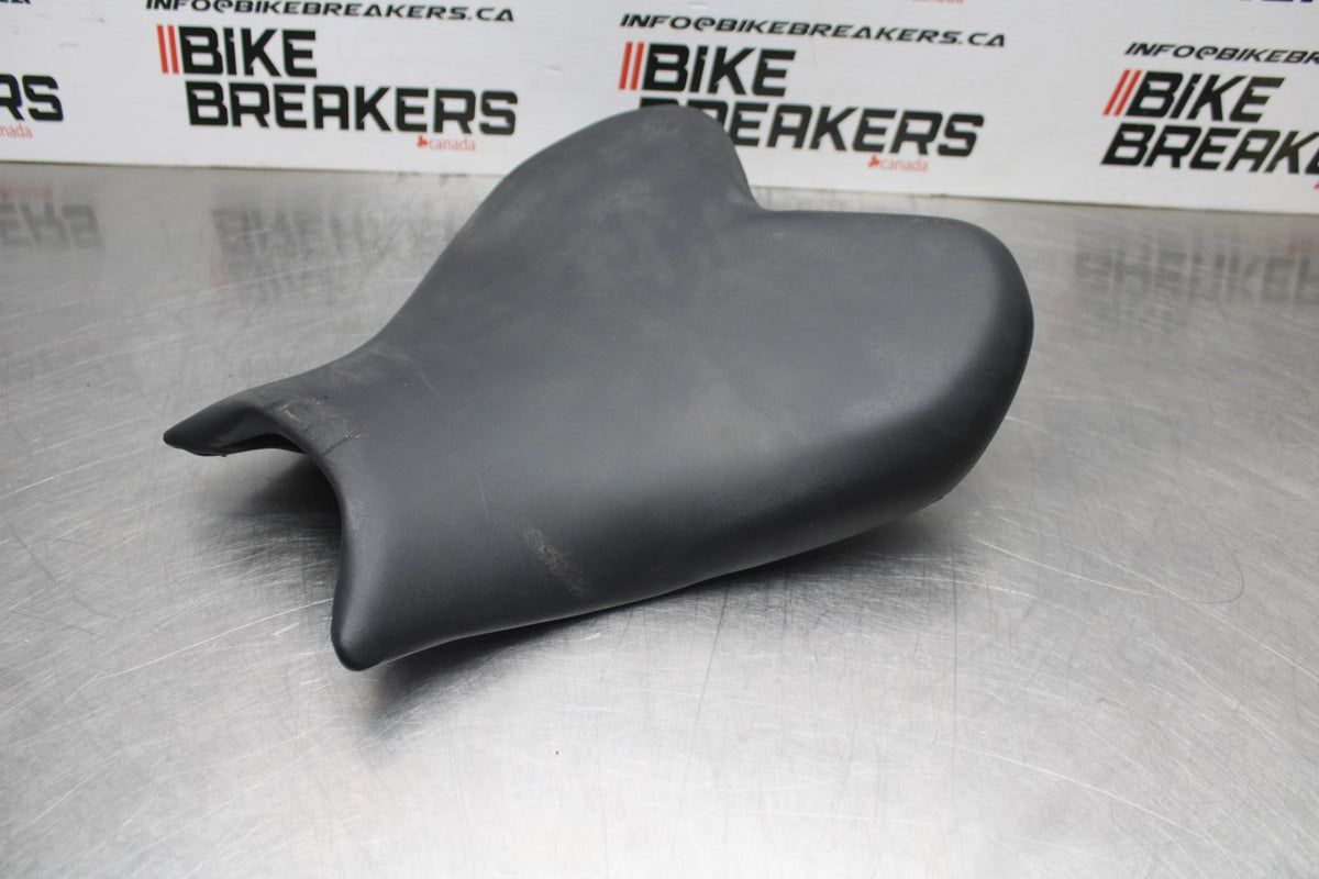 22-25 YAMAHA YZF R7 FRONT DRIVERS SEAT PAD SADDLE PILLION BB850