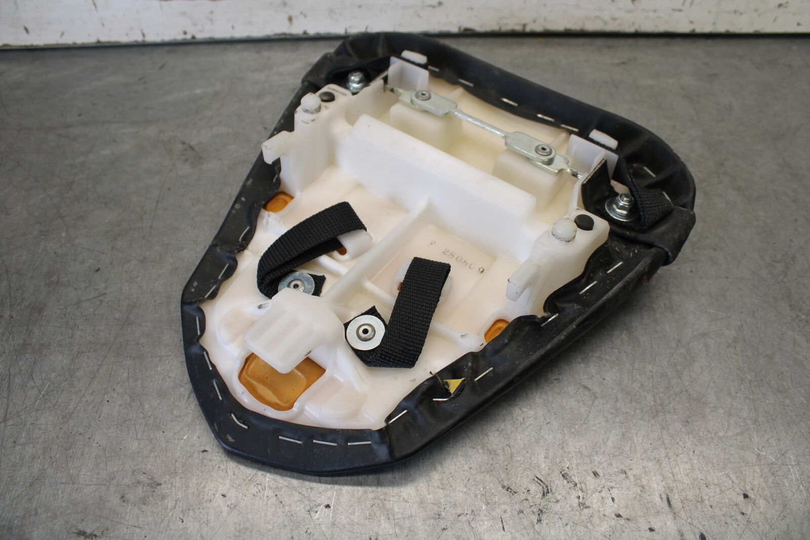 08-16 YAMAHA YZF R6 REAR BACK PASSENGER TANDEM SEAT PAD SADDLE PILLION BB665
