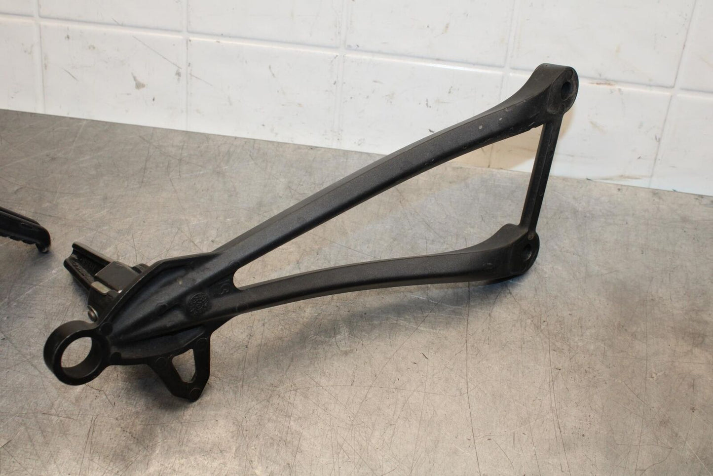 2011 Kawasaki Ninja ZX6R ZX600R RIGHT LEFT PASSENGER FOOT PEGS   BB587