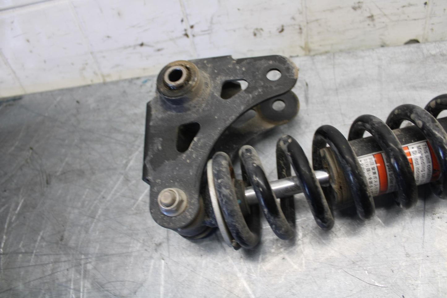 18 KAWASAKI Z 400 REAR BACK SHOCK ABSORBER SUSPENSION BB469