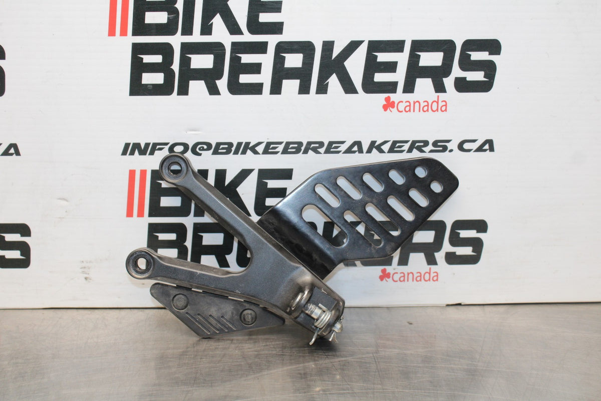 08-16 YAMAHA YZF R6 LEFT REARSET REAR SET DRIVER FOOT PEG BRACKET MOUNT BB856