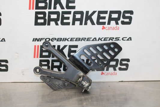 08-16 YAMAHA YZF R6 LEFT REARSET REAR SET DRIVER FOOT PEG BRACKET MOUNT BB856