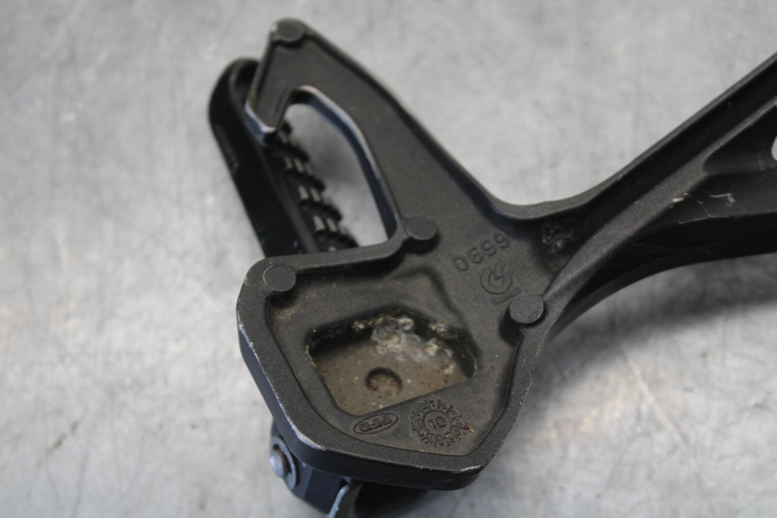 2011 Kawasaki Ninja ZX10R ZX1000K ABS LEFT REAR PASSENGER PEG 34028-0094  BB555