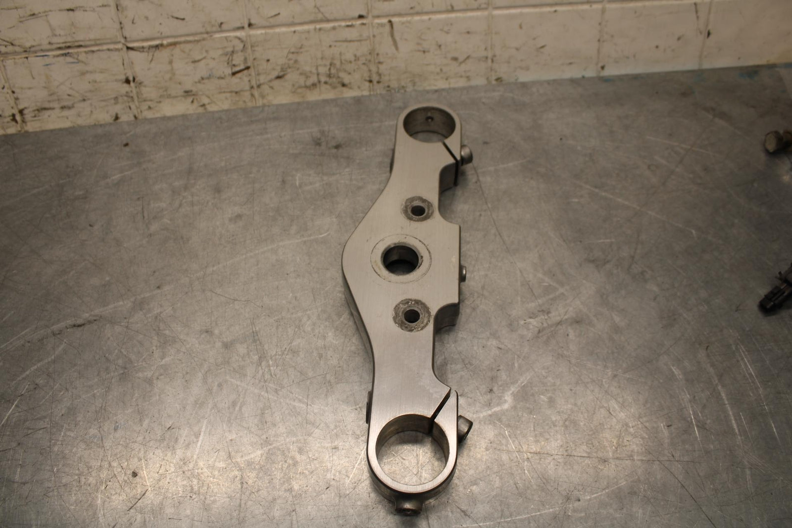 2005 Kawasaki Vulcan 1600 VN1600D Nomad FORKS UPPER TRIPLE TREE CLAMP BB556