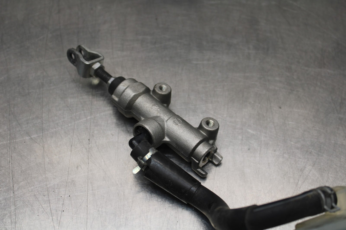 08-10 SUZUKI GSXR 600 REAR BACK BRAKE MASTER CYLINDER W RESERVOIR BB202