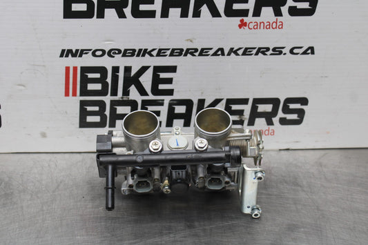 23 YAMAHA YZF R3 MAIN FUEL INJECTORS / THROTTLE BODIES BB806