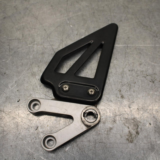 2002 Suzuki GSXR1000 LEFT REARSET REAR SET DRIVER FOOT PEG BRACKET MOUNT BB73