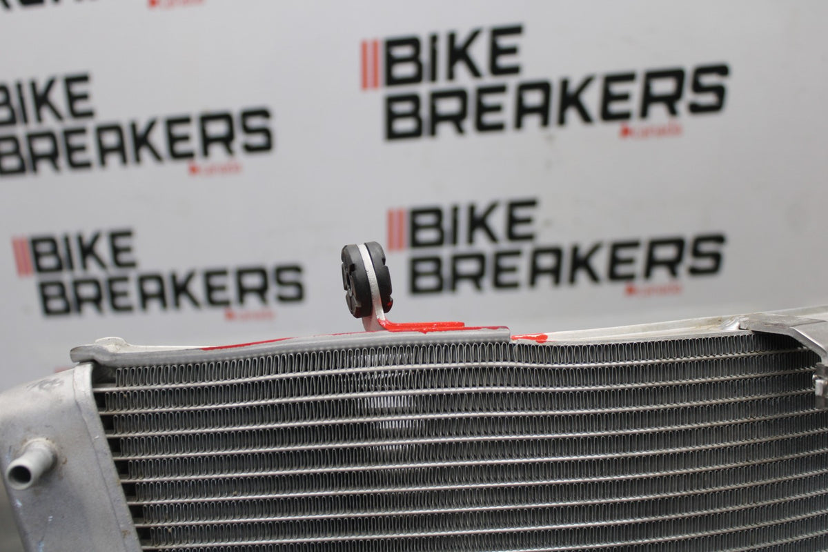 15-26 SUZUKI GSXR600 ENGINE RADIATOR MOTOR COOLER COOLING RADIATER BB888