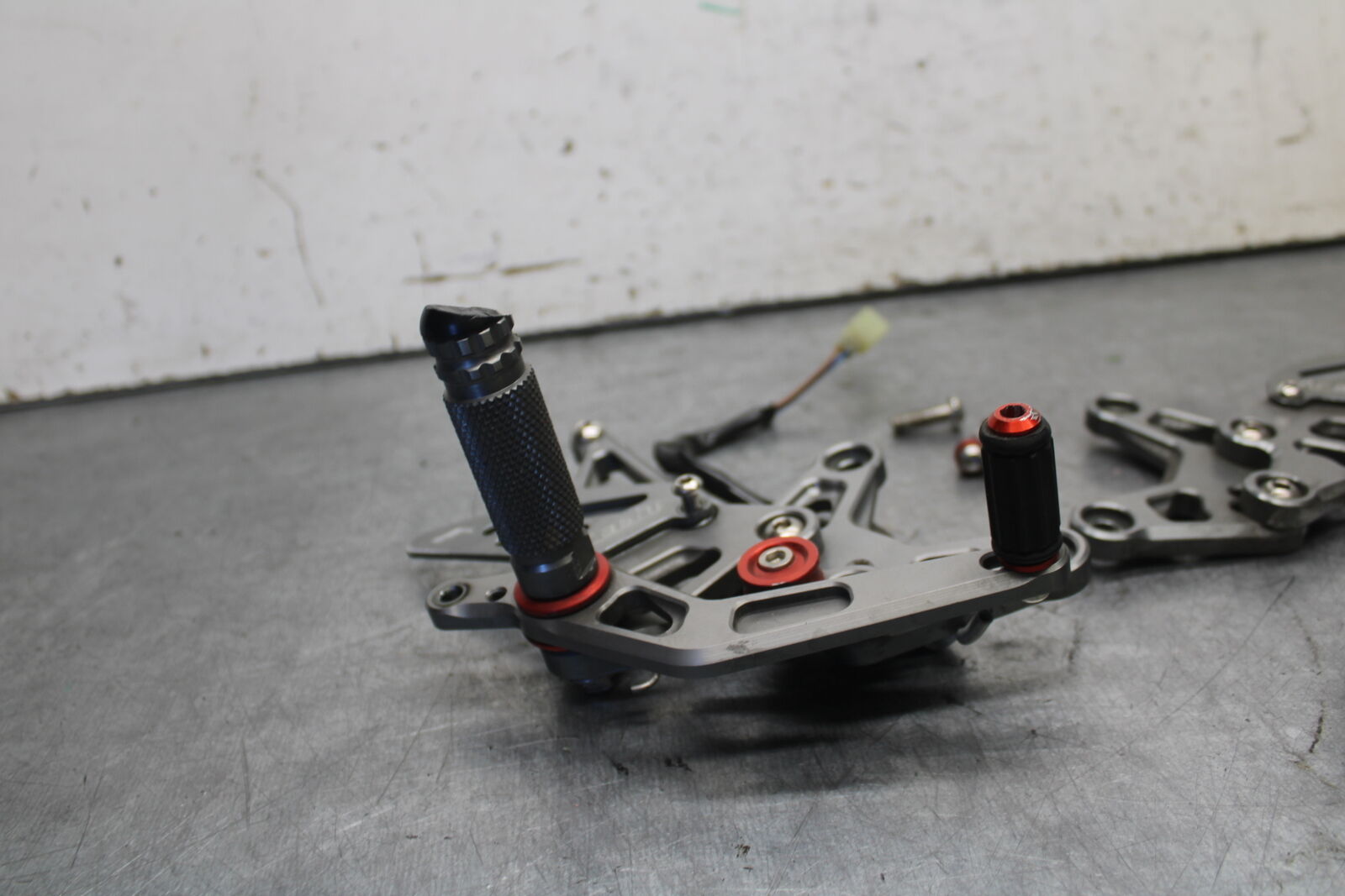 09-12 KAWASAKI NINJA ZX6R RIGHT LEFT REARSETS REAR SET DRIVER FOOT PEGS  BB698