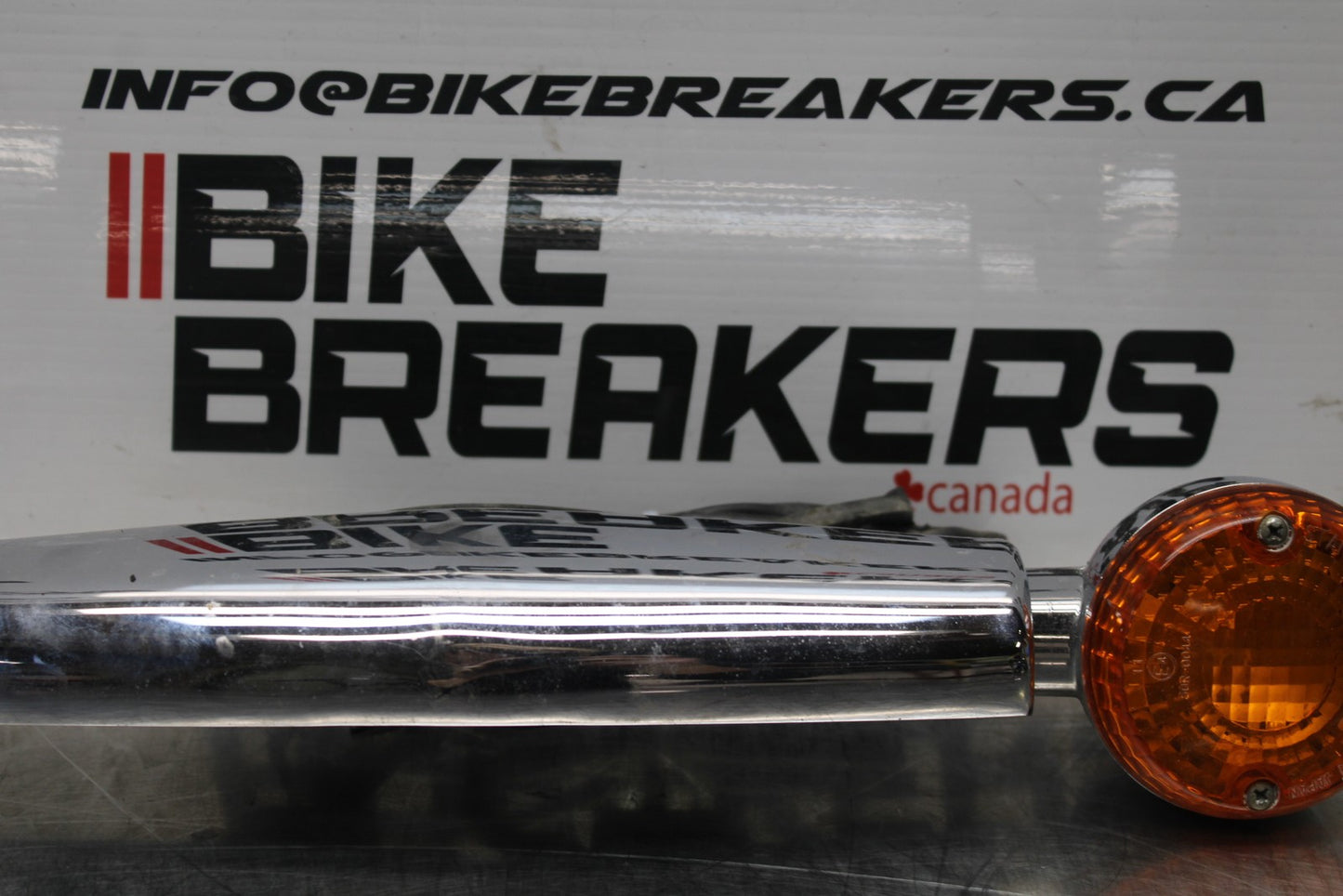 03-08 KAWASAKI VULCAN 1600 REAR BACK TURN SIGNAL BAR MOUNT & LIGHTS BB196