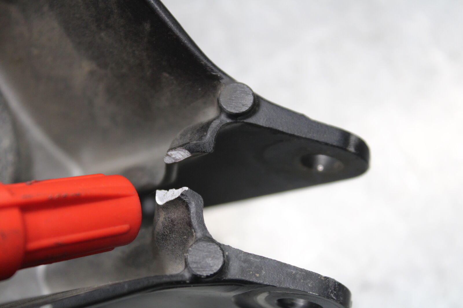 06-07 SUZUKI GSXR750 UPPER FAIRING MIRROR GAUGES STAY BRACKET 94511-01H00 BB670