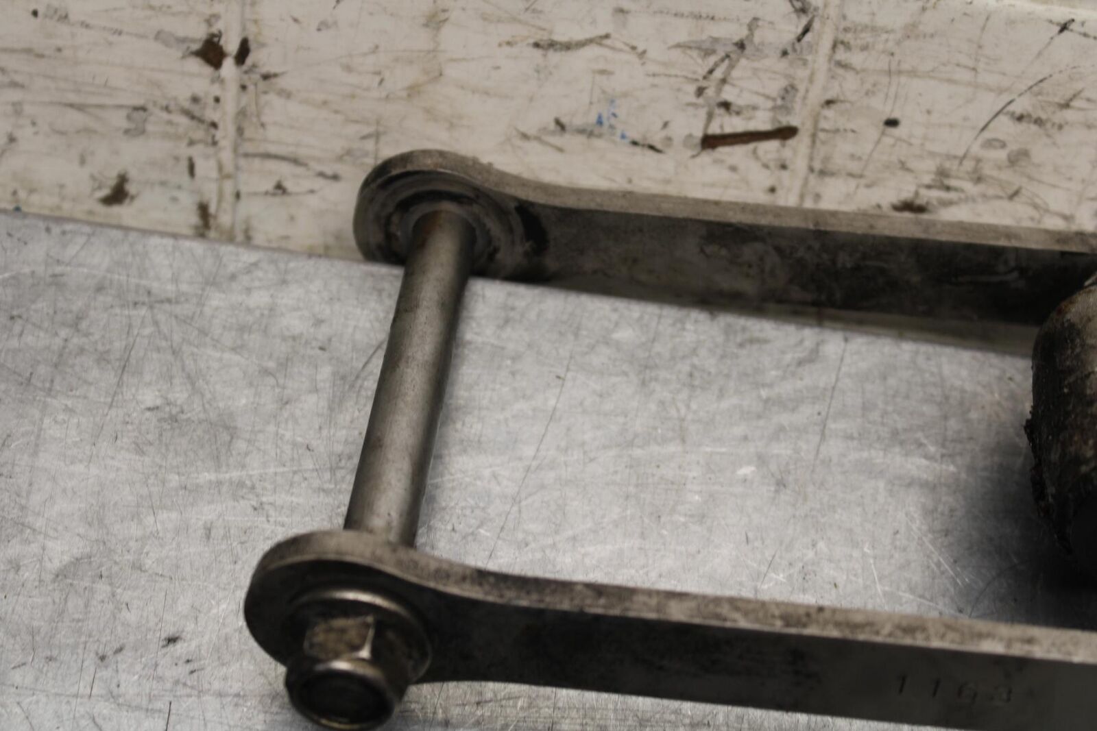 2000 Kawasaki Ninja ZX9R ZX900F REAR DOGBONE SHOCK LINKAGE LINK 39007-1287 BB70