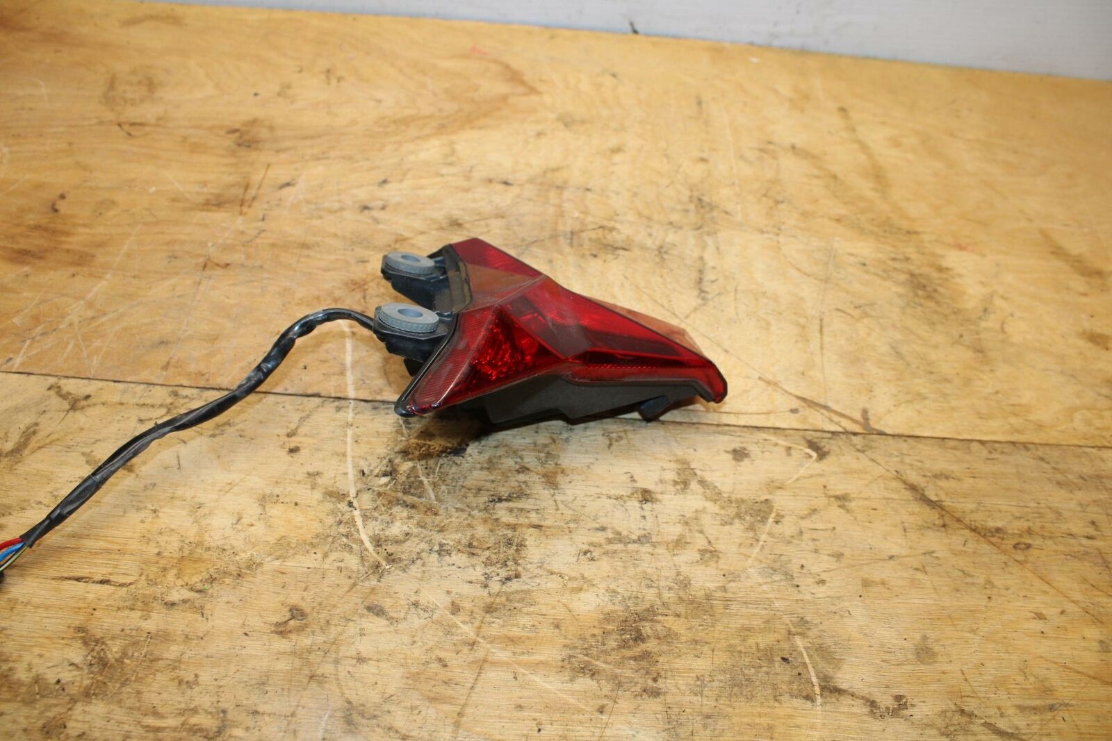18-22 KAWASAKI NINJA 400 EX400 ABS REAR TAIL TAILLIGHT BACK BRAKE LIGHT BB334
