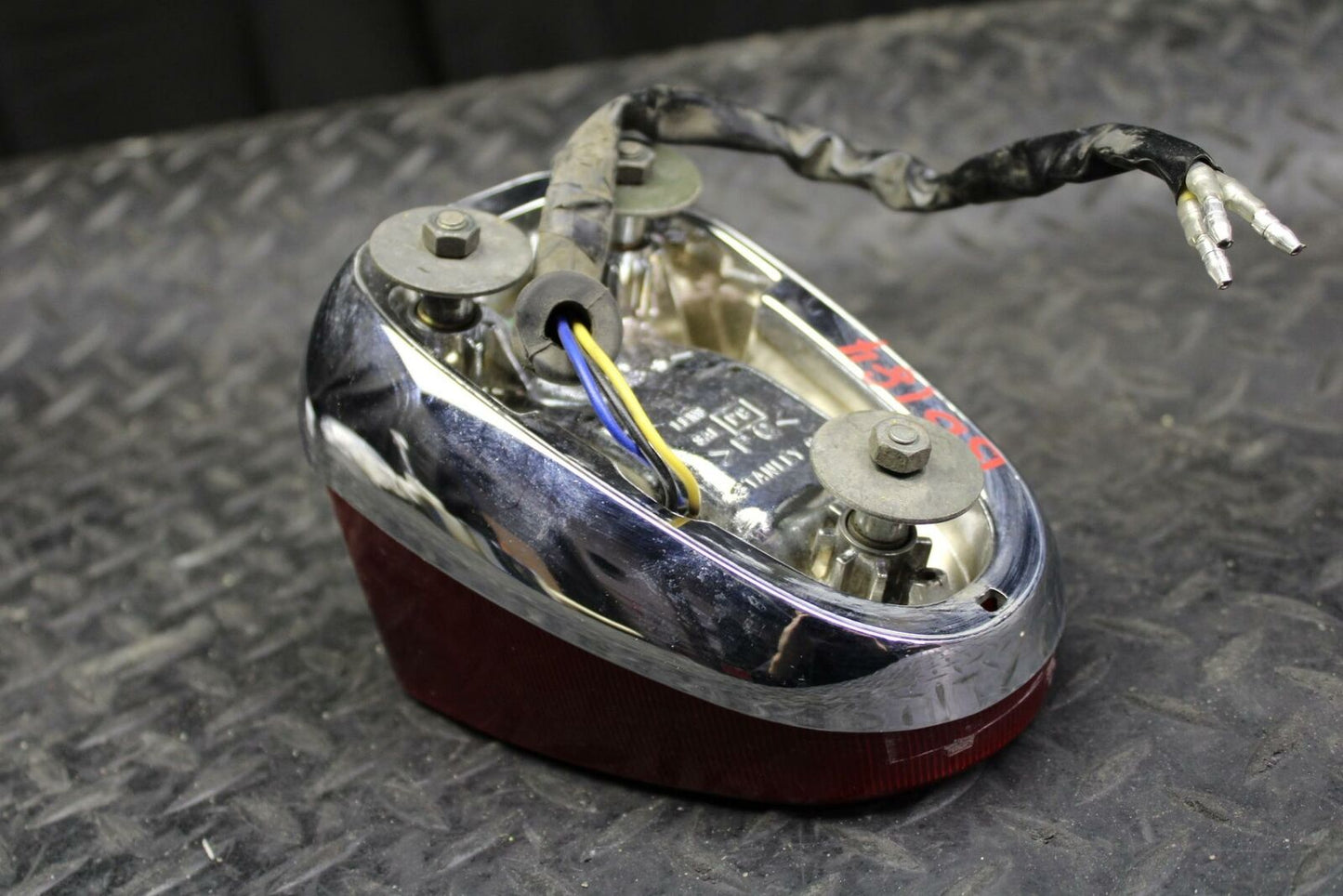 06-09 YAMAHA V STAR 1100 TAILLIGHT REAR TAIL BRAKE LIGHT BB184