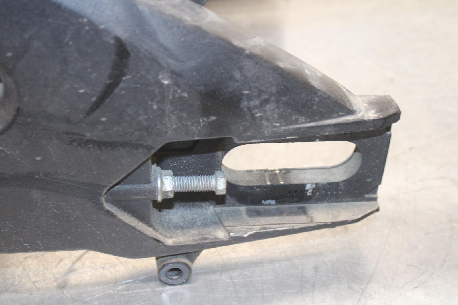 2011 Suzuki GSXR600 REAR SWINGARM BACK SUSPENSION 61000-14J00-YAP BB605