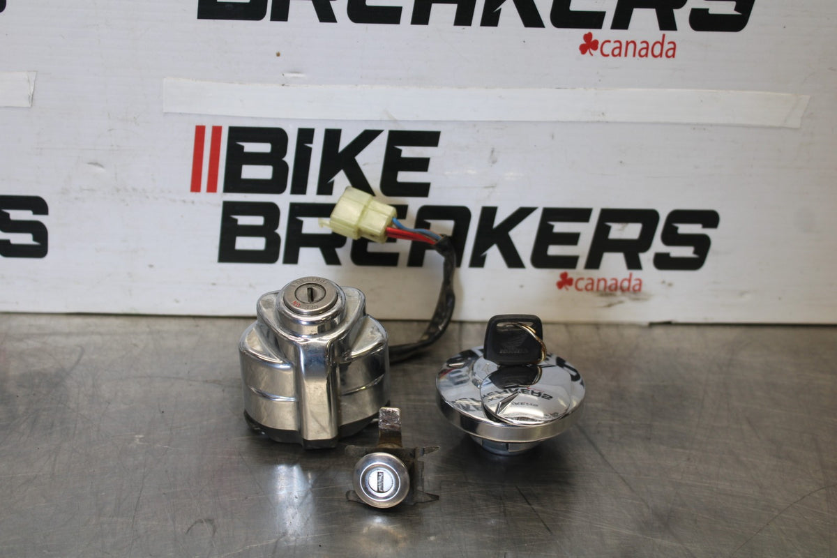95 HONDA SHADOW 1100 IGNITION LOCK KEY SET W/ GAS CAP AND SIDE LOCK BB885