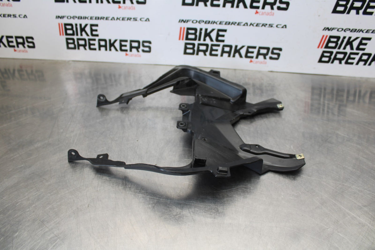 21-23 KAWASAKI NINJA ZX6R CENTER REAR BACK TAIL FAIRING COWL BB179