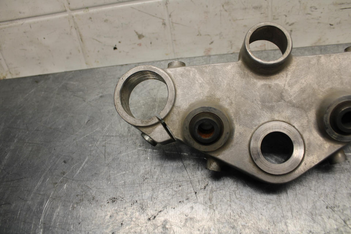 2001 Honda ST1100 FORKS UPPER TRIPLE TREE CLAMP BB77