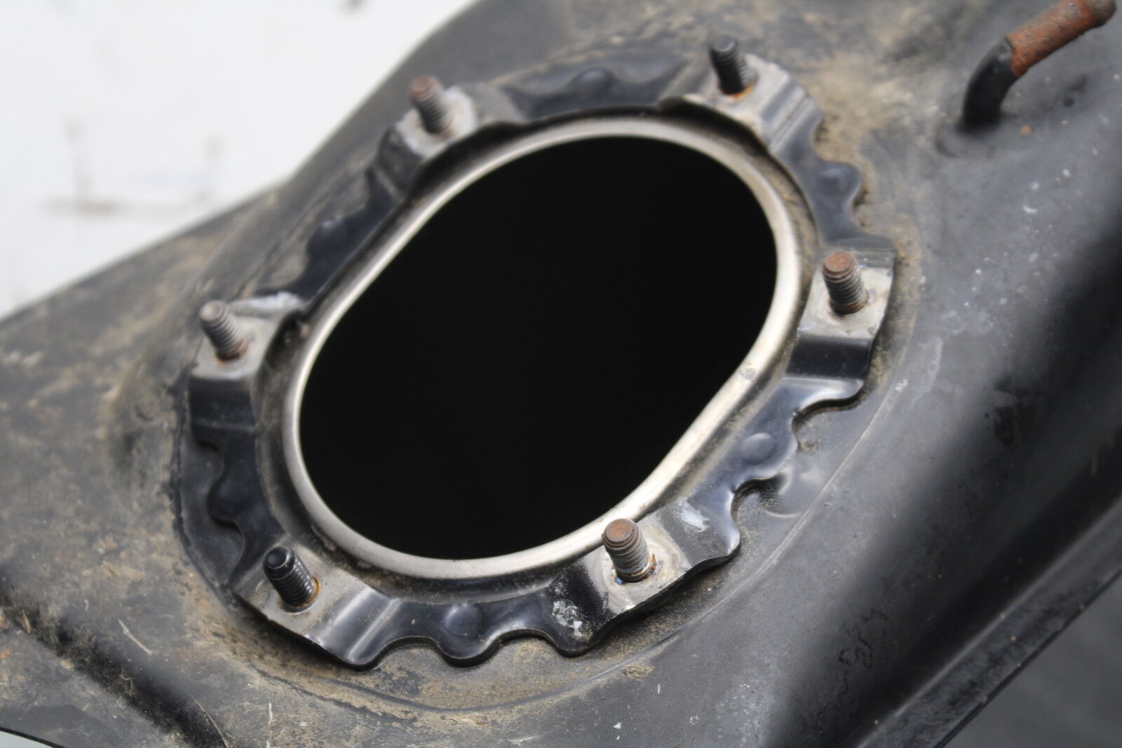 04-12 HONDA ST1300A GAS TANK FUEL PETROL RESERVOIR BB669