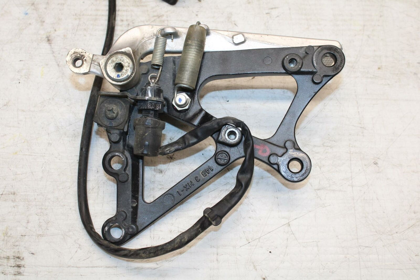 09-14 YAMAHA YZF R1 RIGHT REARSET REAR SET DRIVER FOOT PEG REST STOP BB286