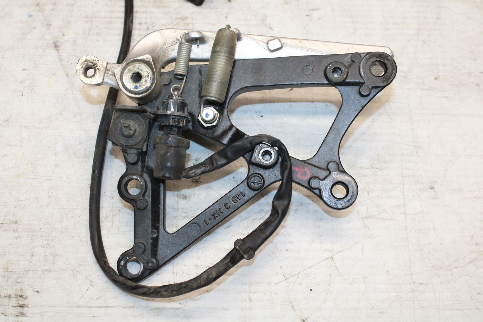 09-14 YAMAHA YZF R1 RIGHT REARSET REAR SET DRIVER FOOT PEG REST STOP BB286