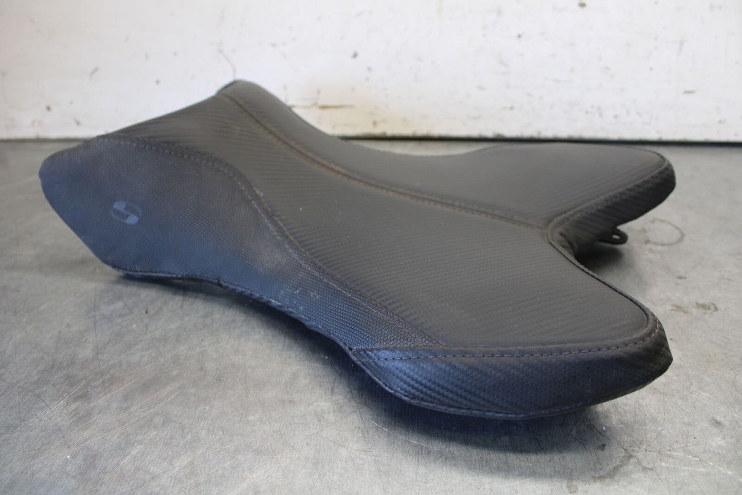 07-08 YAMAHA YZF R1 AFTERMARKET SADDLEMEN CARBON FIBER FRONT SEAT BB675