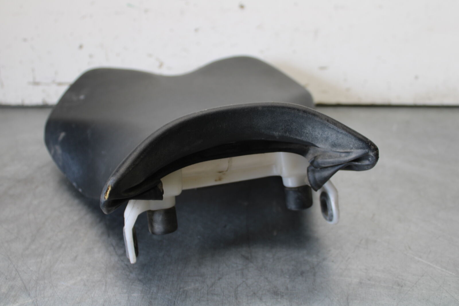 05-06 HONDA CBR600RR FRONT DRIVERS SEAT PAD SADDLE PILLION BB624