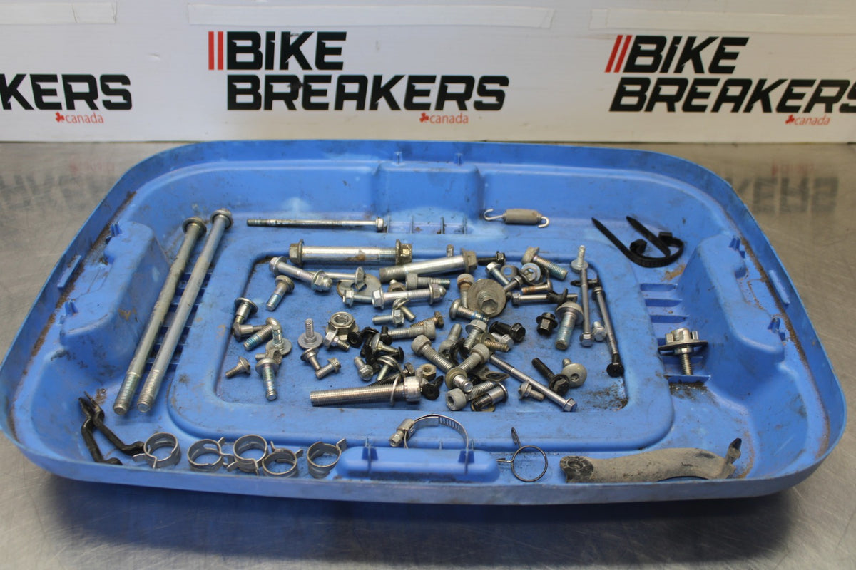 18 SUZUKI GSXR750 MOUNTING BOLTS HARDWARE SCREWS BB891