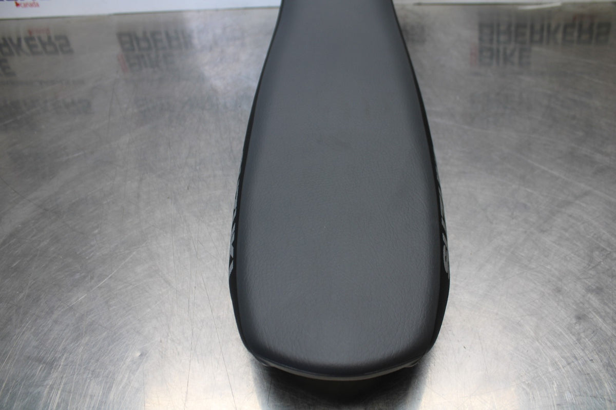 08-23 SUZUKI DRZ400S FRONT REAR SEAT SADDLE NEW TAKE OFF BB00