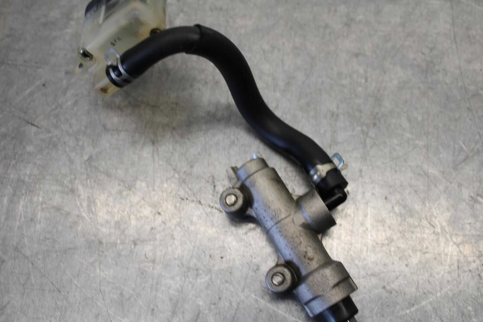 08-10 SUZUKI GSXR 600  REAR BACK BRAKE MASTER CYLINDER W RESERVOIR BB101