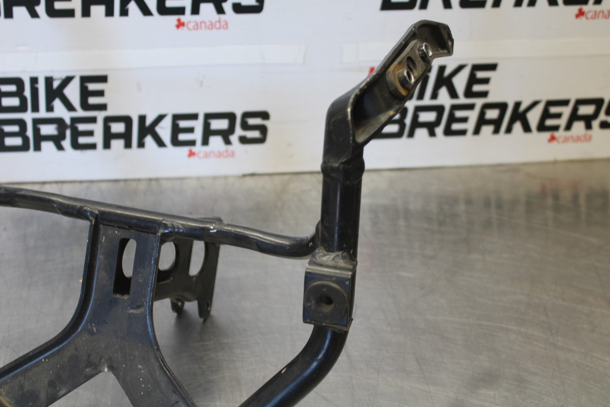 01-02 SUZUKI GSXR750 UPPER FAIRING MIRROR GAUGES STAY BRACKET BB621