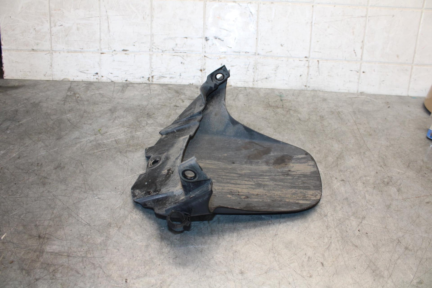 06-07 SUZUKI GSXR600 REAR BACK WHEEL TIRE HUGGER FENDER  BB543