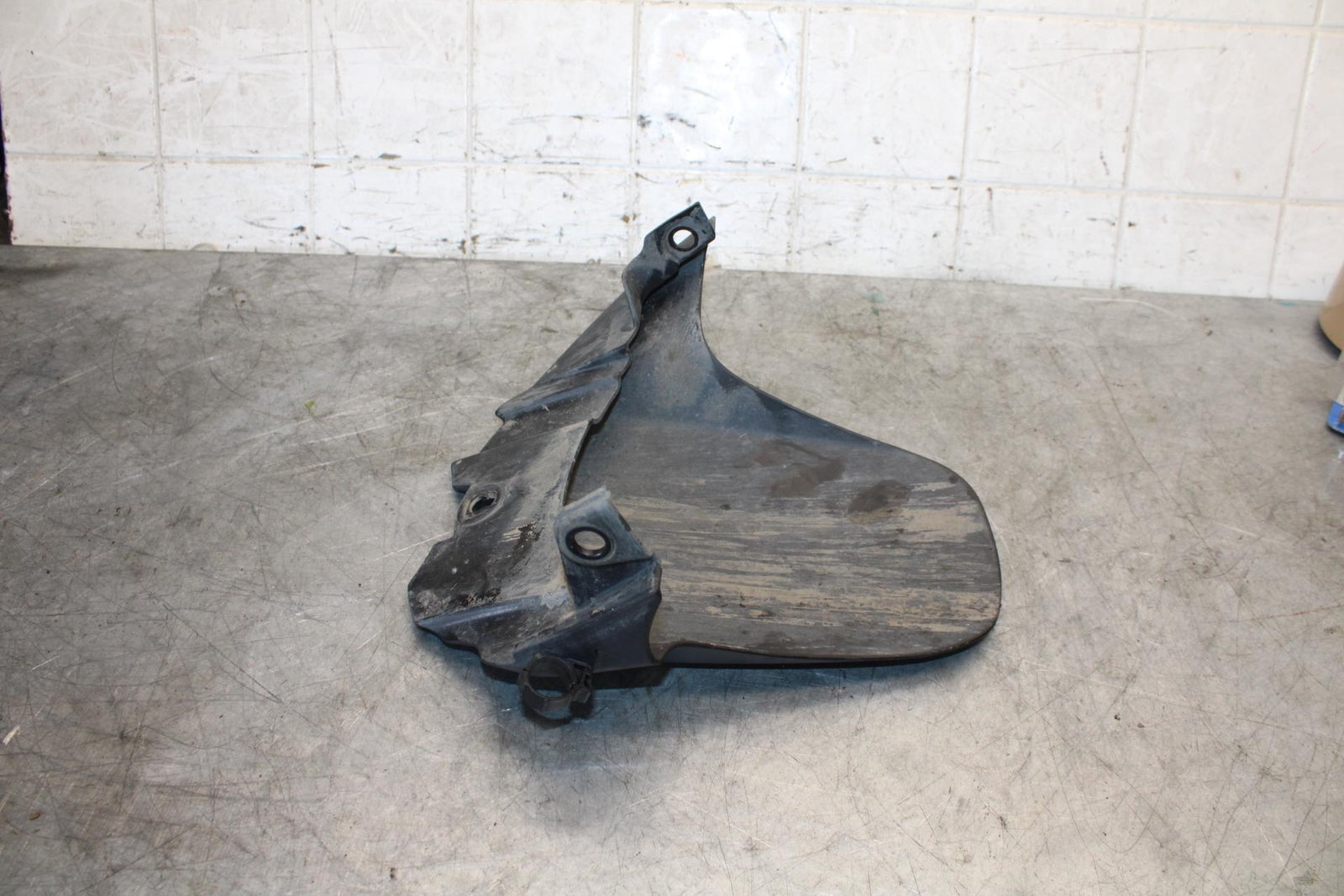 06-07 SUZUKI GSXR600 REAR BACK WHEEL TIRE HUGGER FENDER  BB543